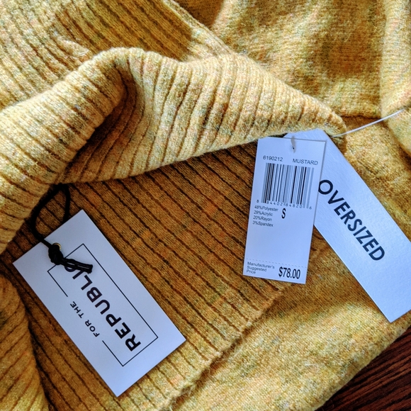Republic Turtleneck Pullover Oversized Mustard Knit Sweater - Picture 4 of 4
